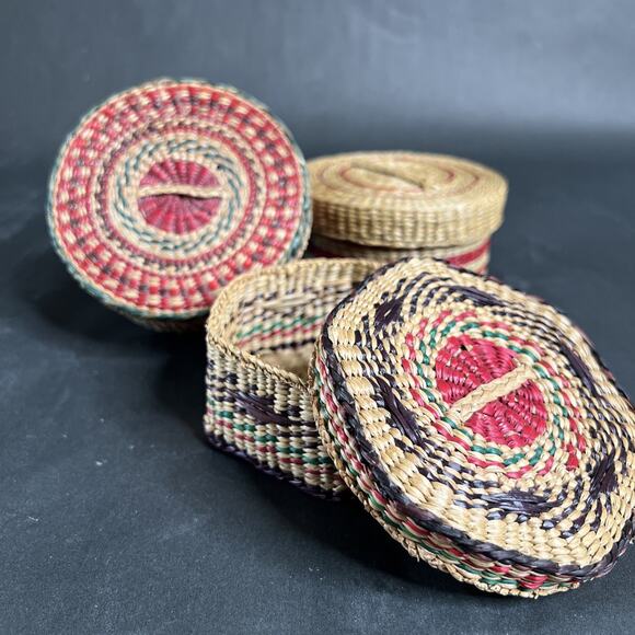 VTG Colored Sweetgrass Baskets Set of 3 w/Lids Tight Weave Boho Natural Decor - Picture 1 of 11